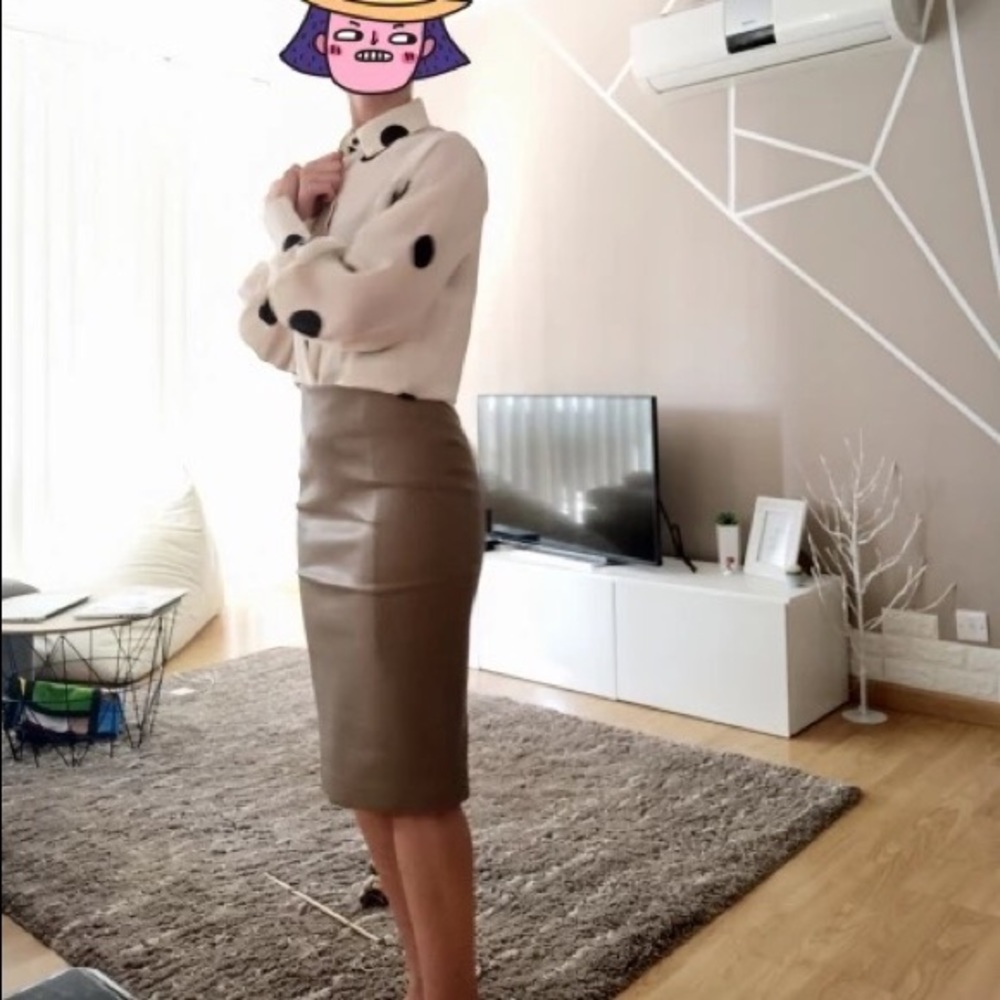 Faux Leather Skirt - new 100% .